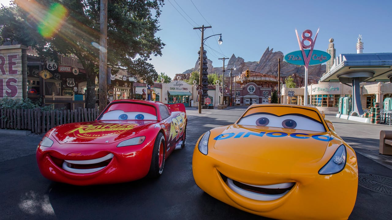 Saca la aseguranza Regularidad A rayas Cars 3 Cruz Ramirez in California Adventure - Ziggy Knows Disney