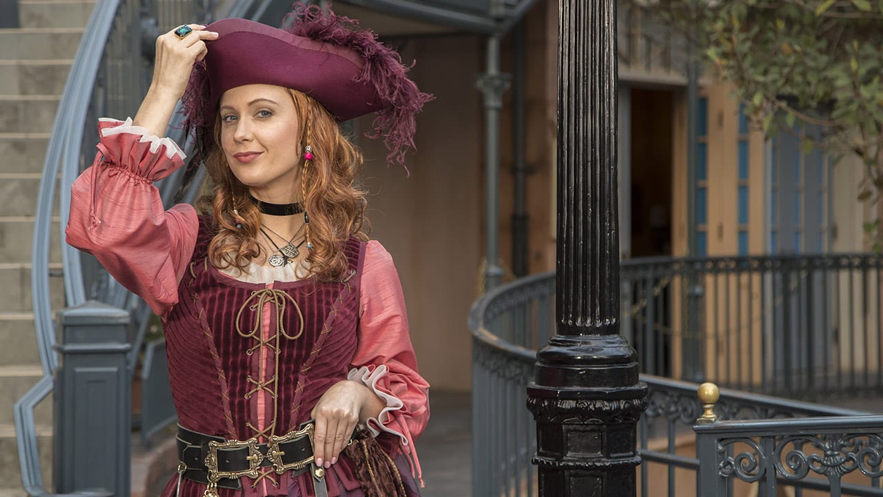 Pirates of the Caribbean Store  Jack Sparrow Meet & Greet Disneyland Paris  (May 2022) [4K] 