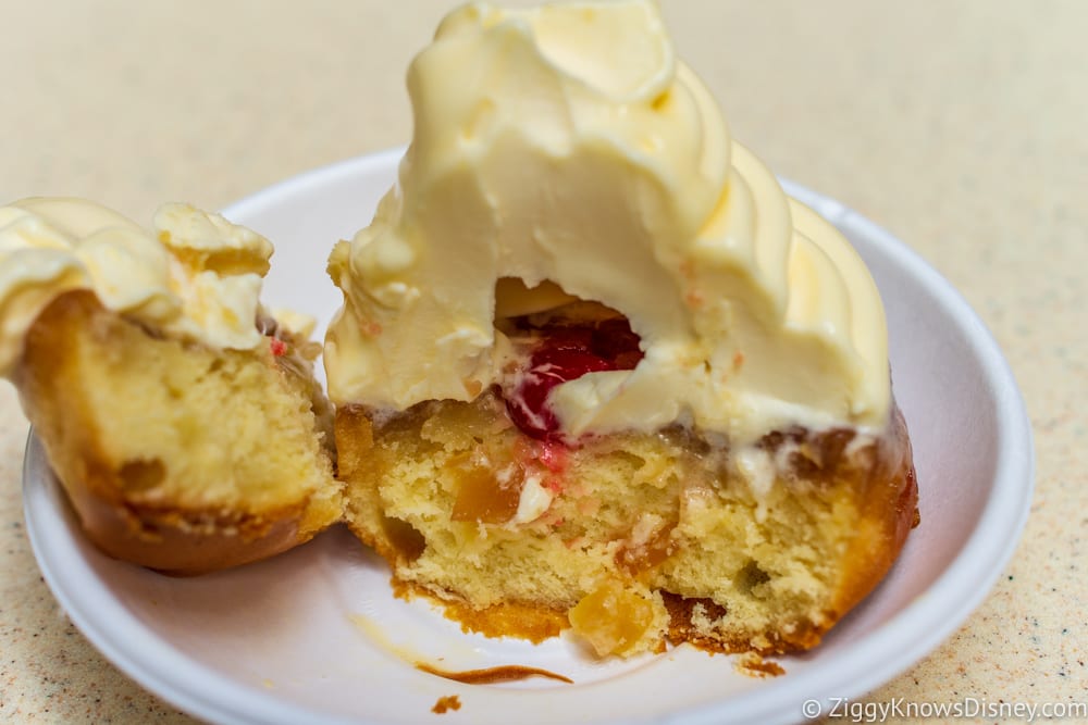 REVIEW Pineapple Upside Down Cake w/ Dole Whip at Aloha Isle Refreshments
