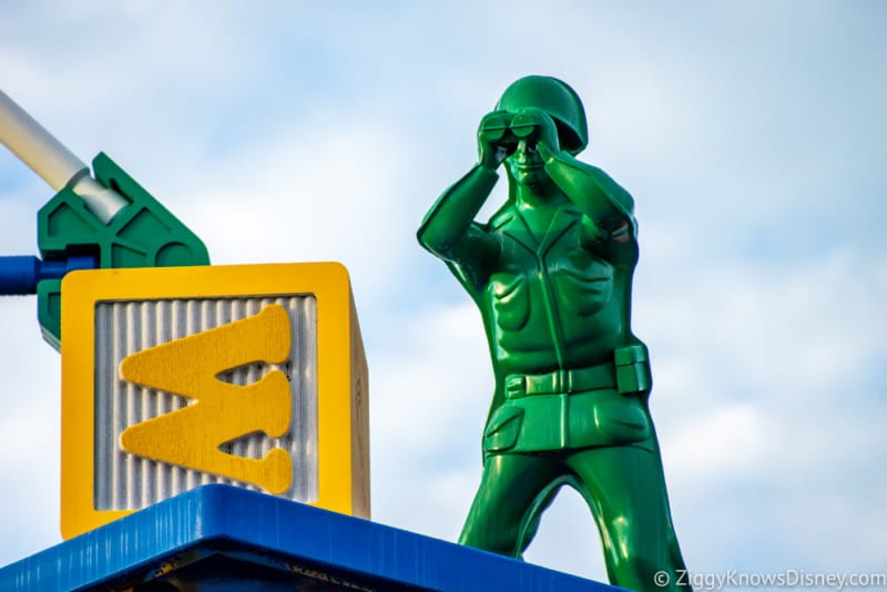 Woody's Lunch Box Review Toy Story Land green army men