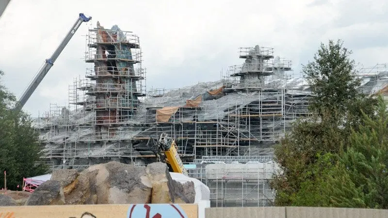 Themed Roofs and Painted Spires Star Wars Galaxy's Edge Battle Escape