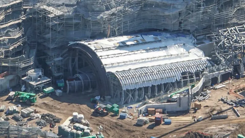 Star Wars Galaxy's Edge Construction Update October 2018 battle escape hanger roof
