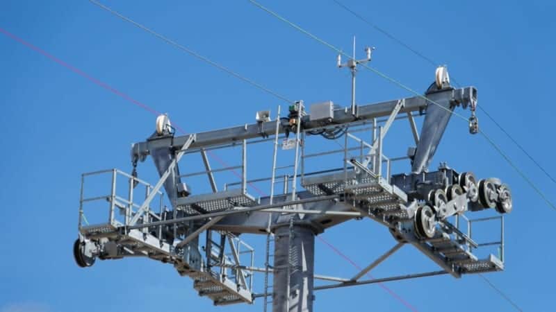 Disney Skyliner Gondola construction update November 2018 Cable Installation Preparation red green wires
