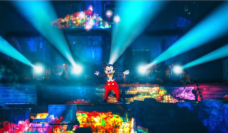 Disney has announced that one of its most loved shows, Fantasmic! is returning from refurbishment in Disneyland