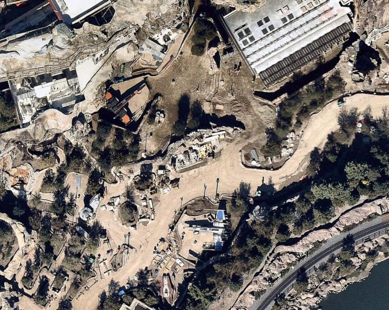 X-Wings Land in Star Wars Galaxy's Edge 