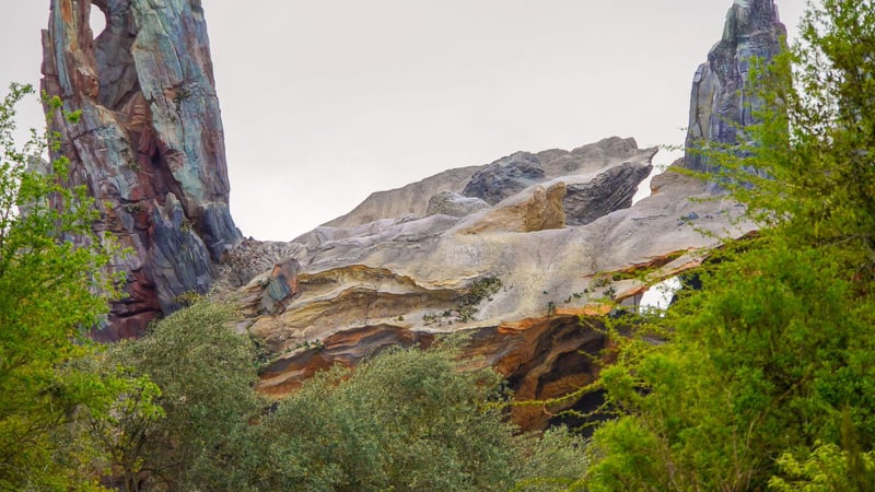 Star Wars Galaxy's Edge Construction Update March amazing rockwork