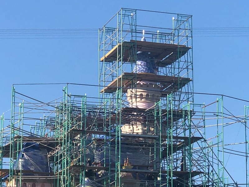 Disneyland Castle Refurb April scaffolding roof