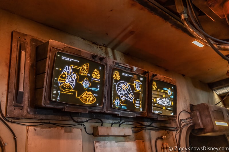 digital panels Millennium Falcon Smuggler's Run Ride