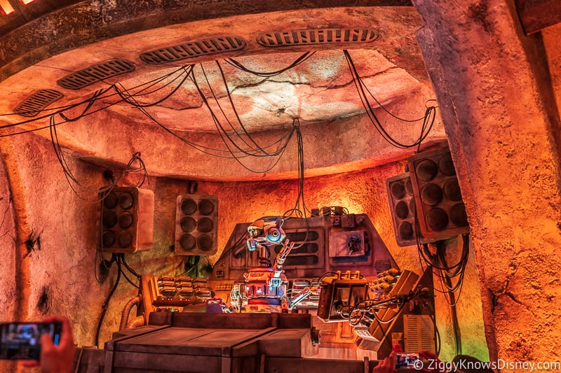 animatronic DJ R-3X in Oga's Cantina Galaxy's Edge