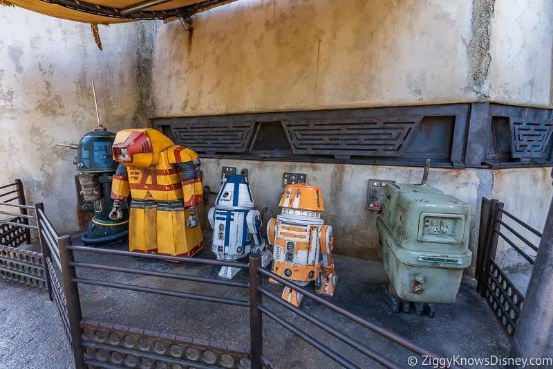 Droids outside Droid Depot in Star Wars Galaxy's Edge 