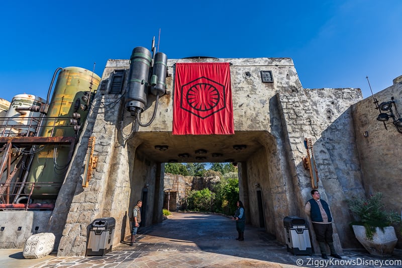 Star Wars Galaxy's Edge entrance