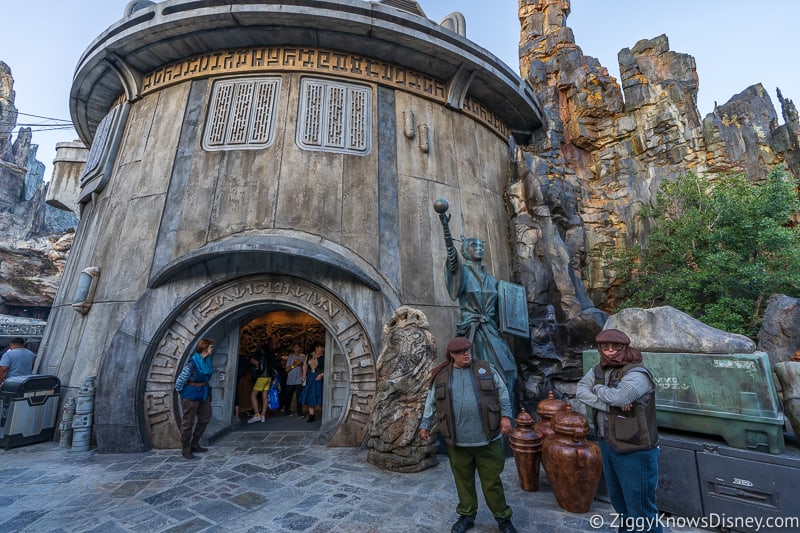 outside Dog Ondar's in Star Wars Galaxy's Edge 