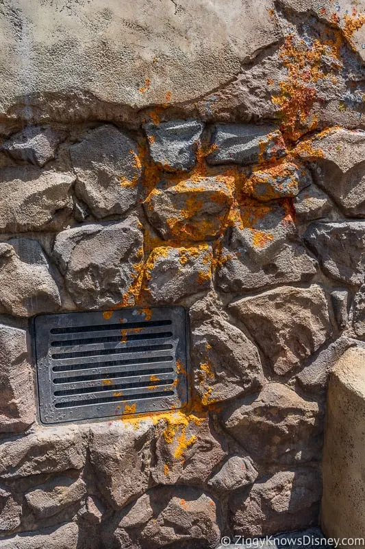 crazy alien blood on the wall in Star Wars Galaxy's Edge