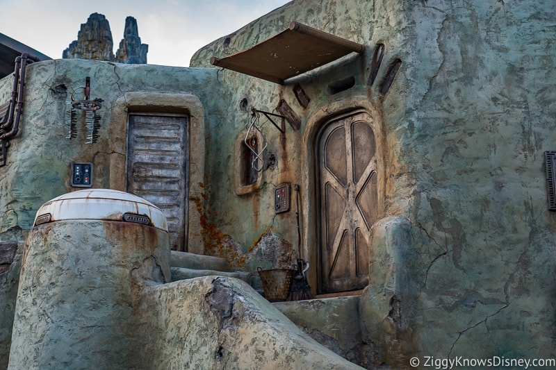 hidden doors Star Wars Galaxy's Edge 