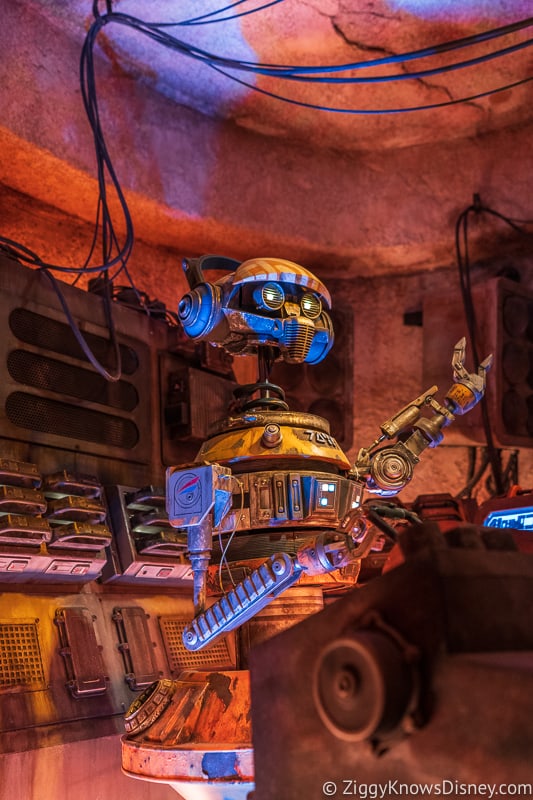 Star Wars Galaxy's Edge Full Walkthrough Disneyland 