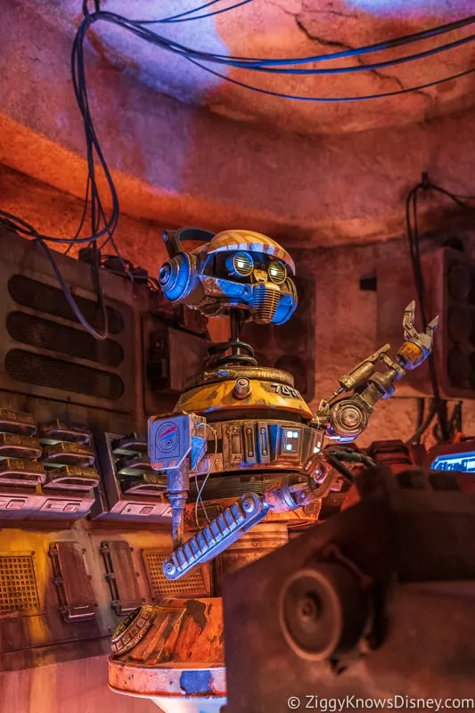 DJ R-3X in Oga's Cantina