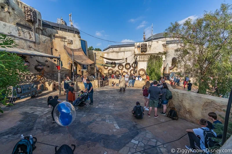 Star Wars Galaxy's Edge Full Walkthrough Disneyland Savi's Workshop walkway