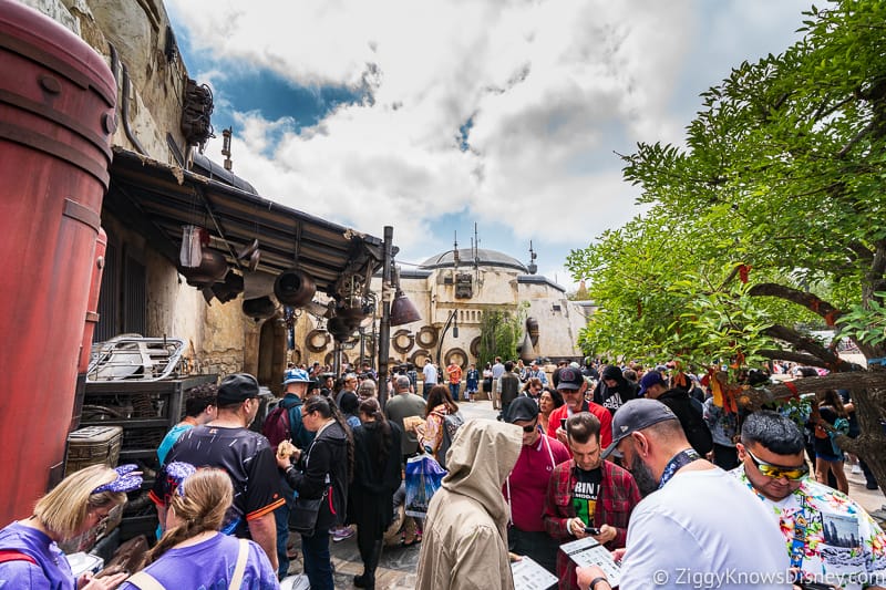 huge line outside Savi's Workshop in Galaxy's Edge