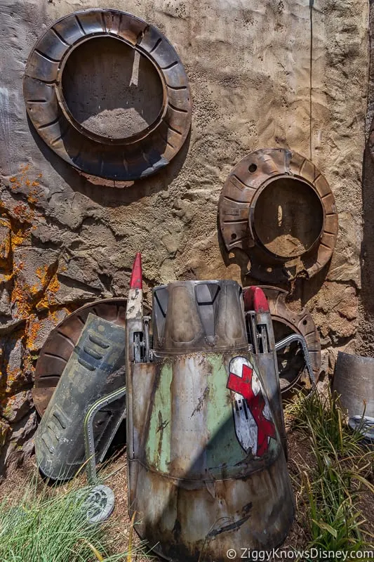 decorations outside Savi's Workshop in Star Wars Galaxy's Edge Disneyland 