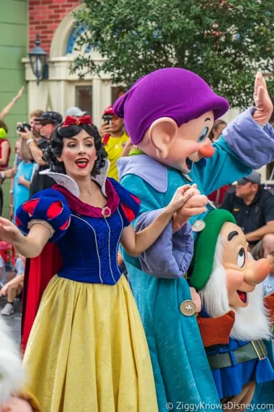 Snow White and Dopey in Festival of Fantasy Parade