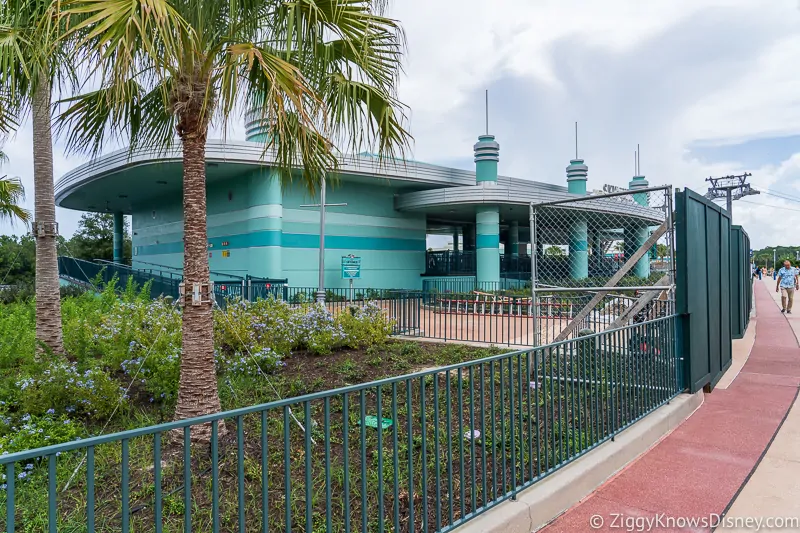 hurricane Dorian Preparations in Walt Disney World Hollywood Studios skyliner fence