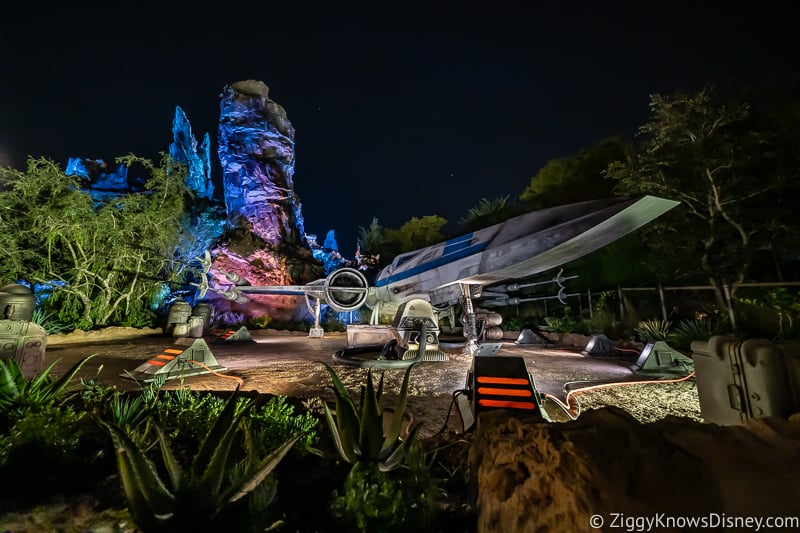 X-Wing Star Wars Galaxy's Edge at night