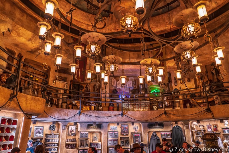 looking around Dok Ondar's Den of Antiquities in Galaxy's Edge