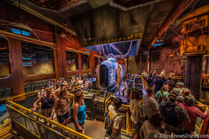 Mechanic shop Millennium Falcon Smuggler's Run queue