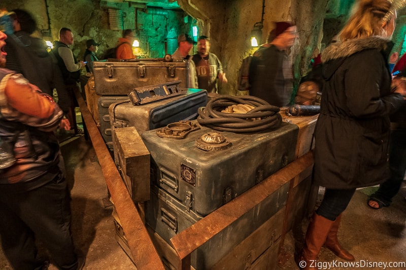 crates in Star Wars: Rise of the Resistance queue