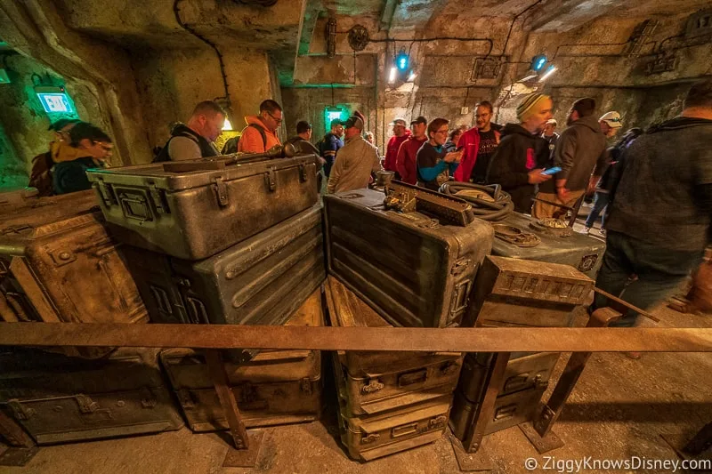 crates in Star Wars: Rise of the Resistance queue
