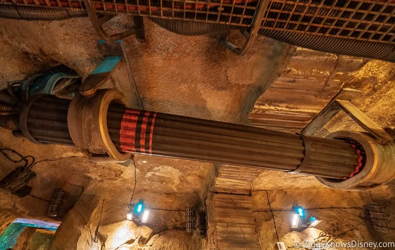 Star Wars: Rise of the Resistance queue pipes on ceiling