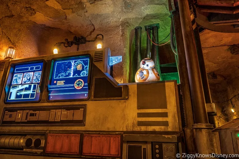 BB8 in Star Wars: Rise of the Resistance queue