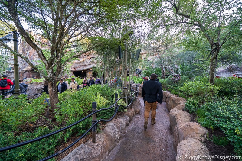 walking through outside queue Star Wars: Rise of the Resistance