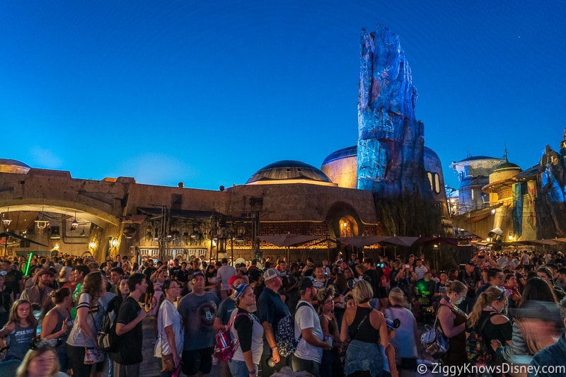 crowds in Galaxy's Edge Hollywood Studios