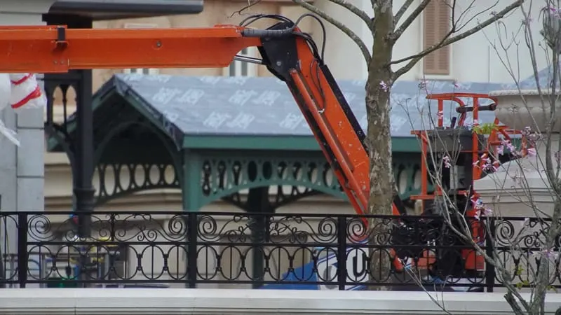 France pavilion construction update February 2020 roof work