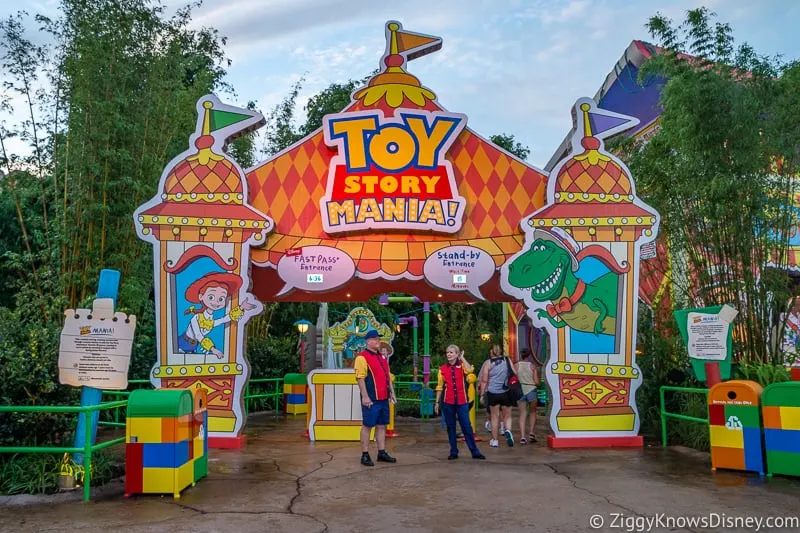 Hollywood Studios Toy Story mania entrance rope drop