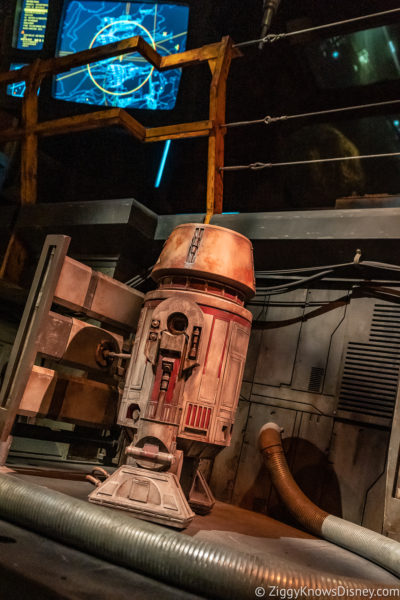 R2 Droid in Smugglers Run pre show