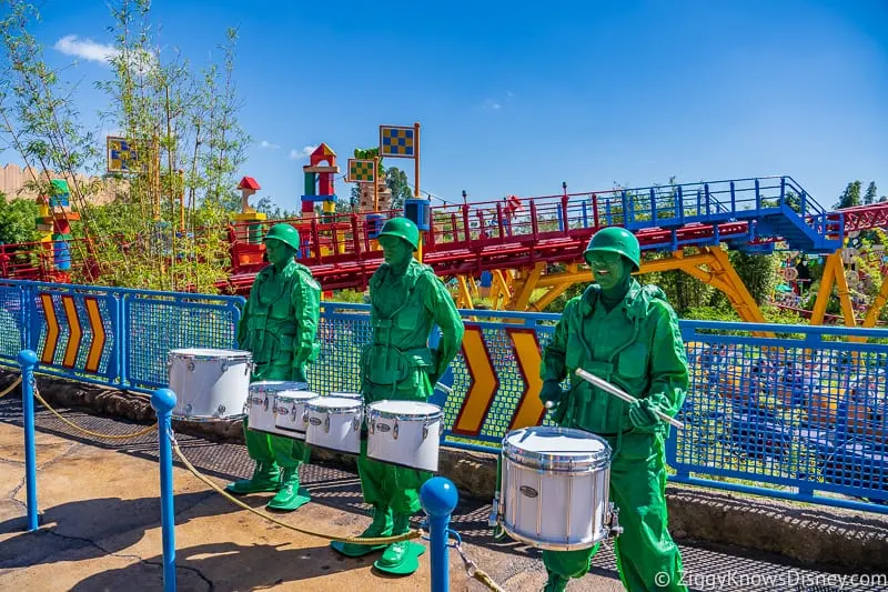 Green Army Men drumming in Toy Story Land