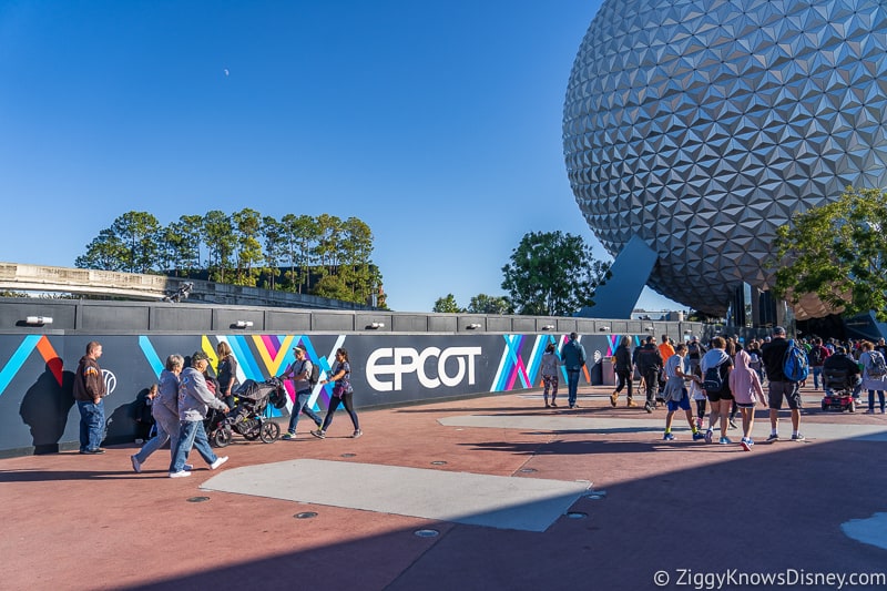 crowds for Guardians of the Galaxy: Cosmic Rewind