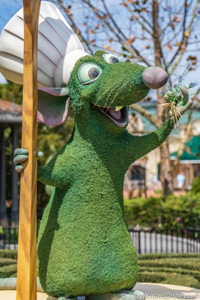 Remy topiary in France Ratatouille attraction Adventure Epcot