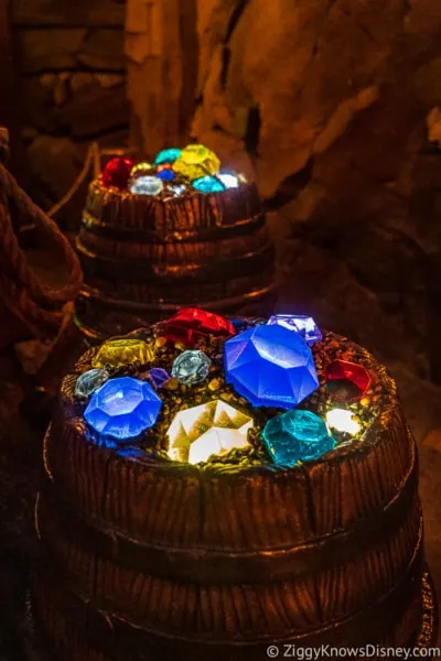 Jewels in Seven Dwarfs Mine Train queue
