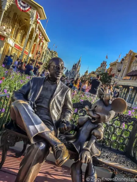 Roy Disney and Minnie Mouse statue