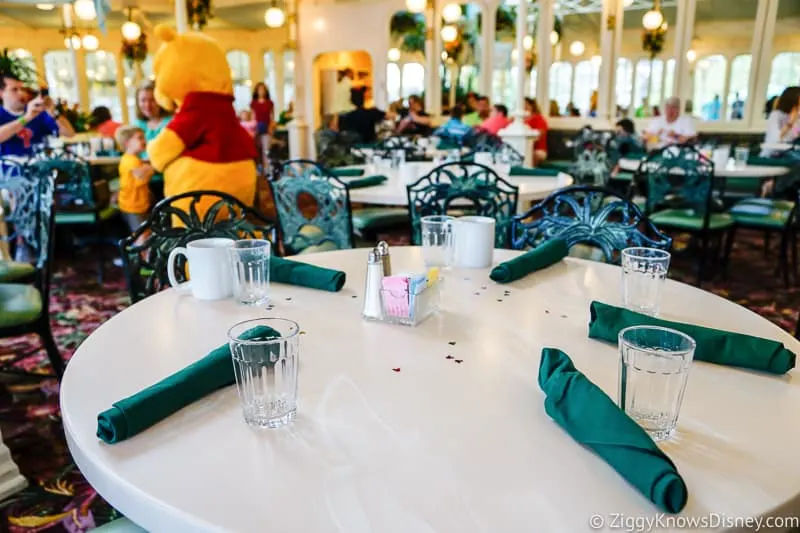 empty table at crystal palace Magic Kingdom