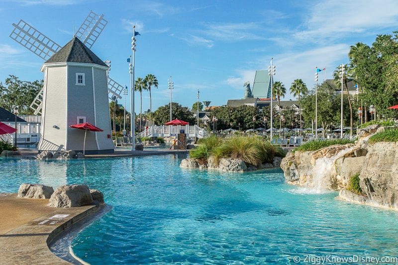 Yacht & Beach Club Swimming Pool