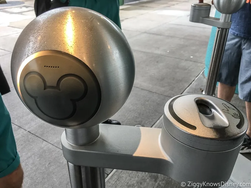Disney Park entrance MagicBand scanner and fingerprint