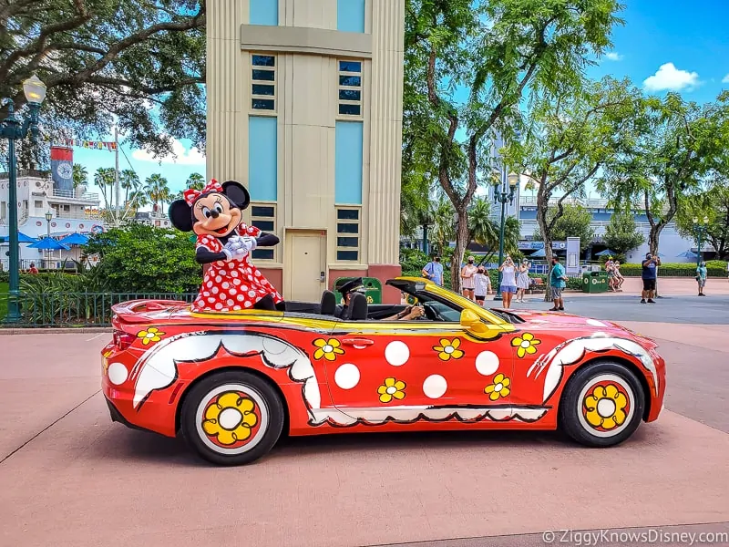 Minnie Mouse in polka dot car Mickey & Friends Motorcade