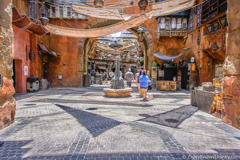 Star Wars: Galaxy's Edge marketplace