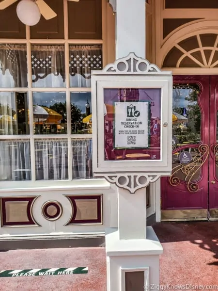 Disney Dining Reservation check-in Magic Kingdom