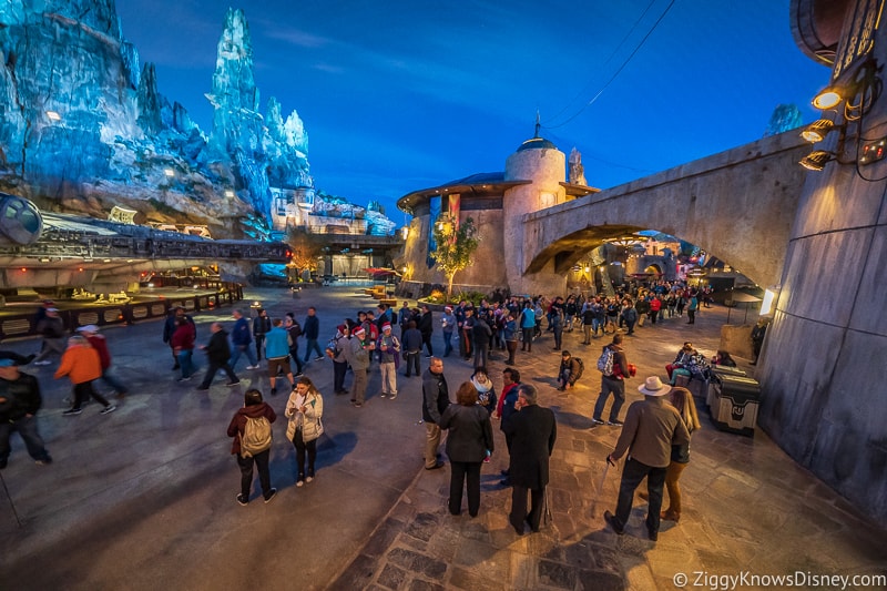 Star Wars: Galaxy's Edge at night