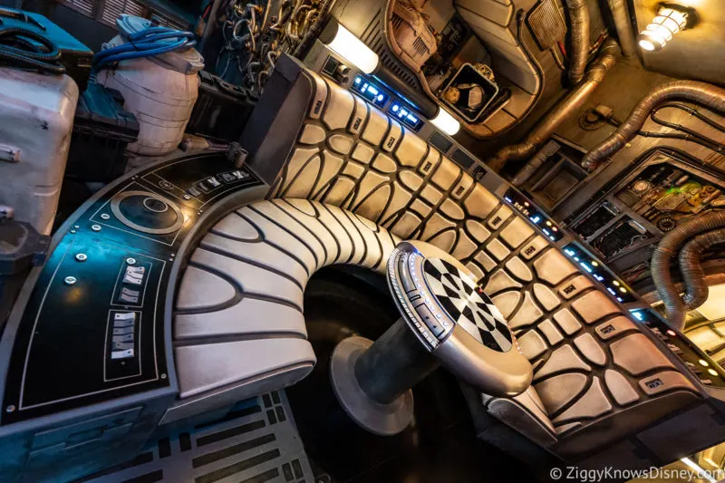 Millennium Falcon: Smugglers Run Cargo hold area of the queue